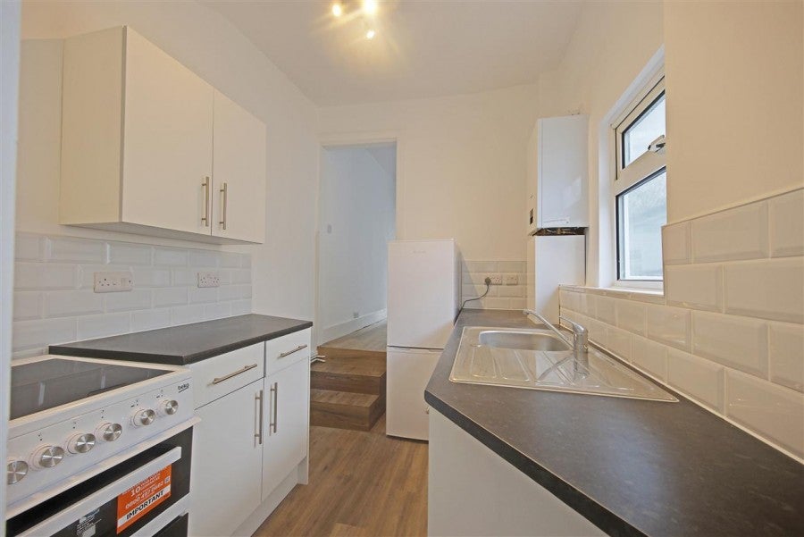 Flat Rolleston Road in Greater London