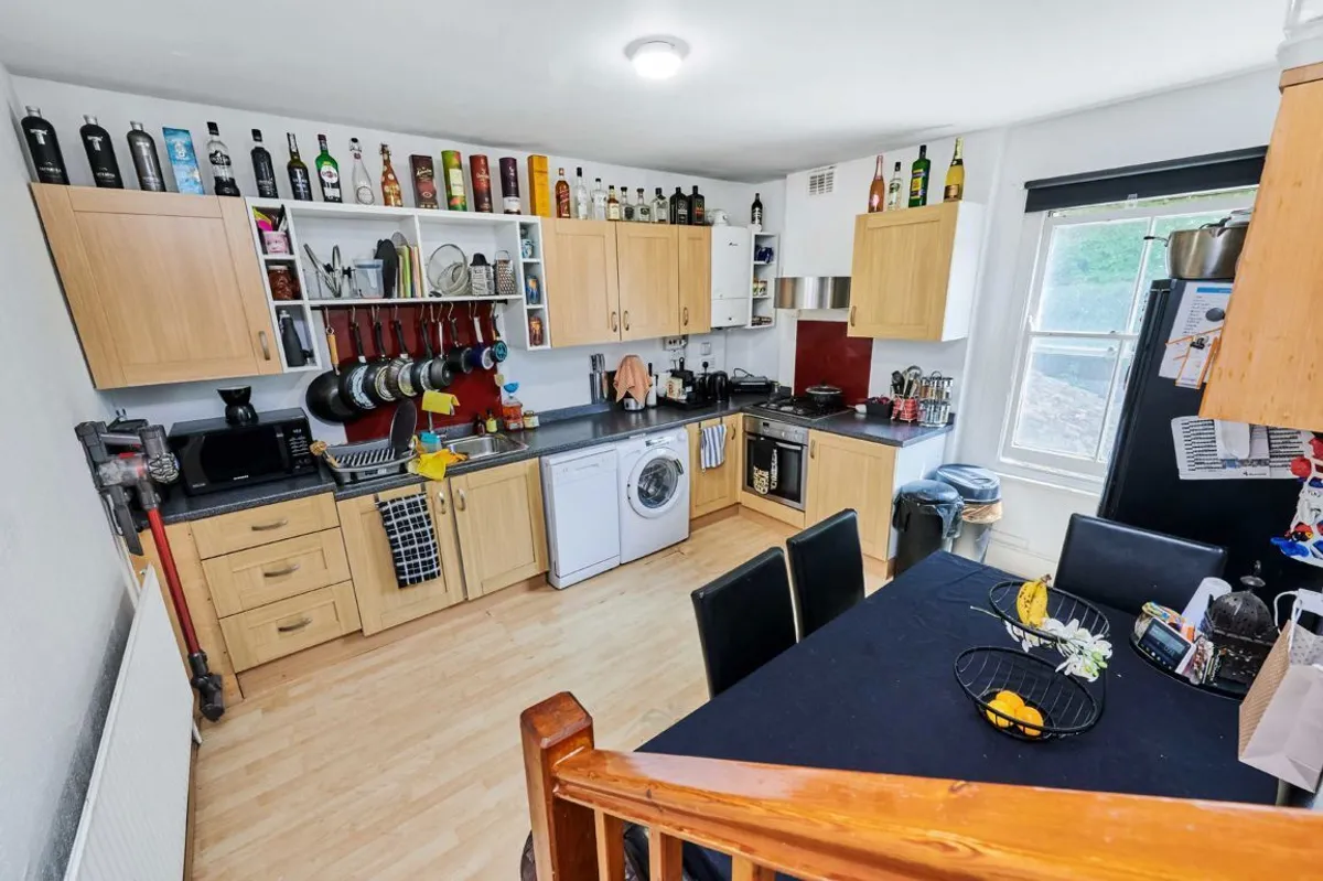 Flat Pathfield Road in Greater London