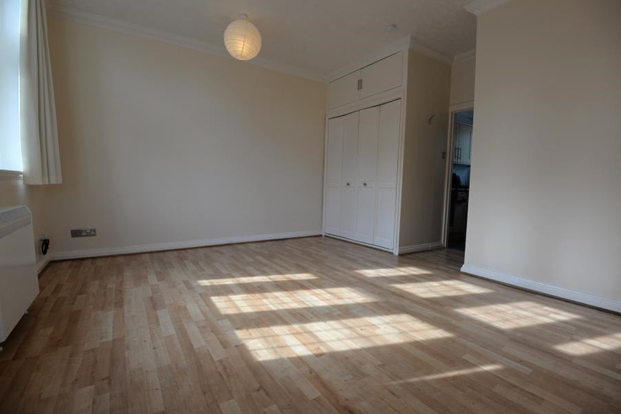 Flat Blewitt Court in Littlemore