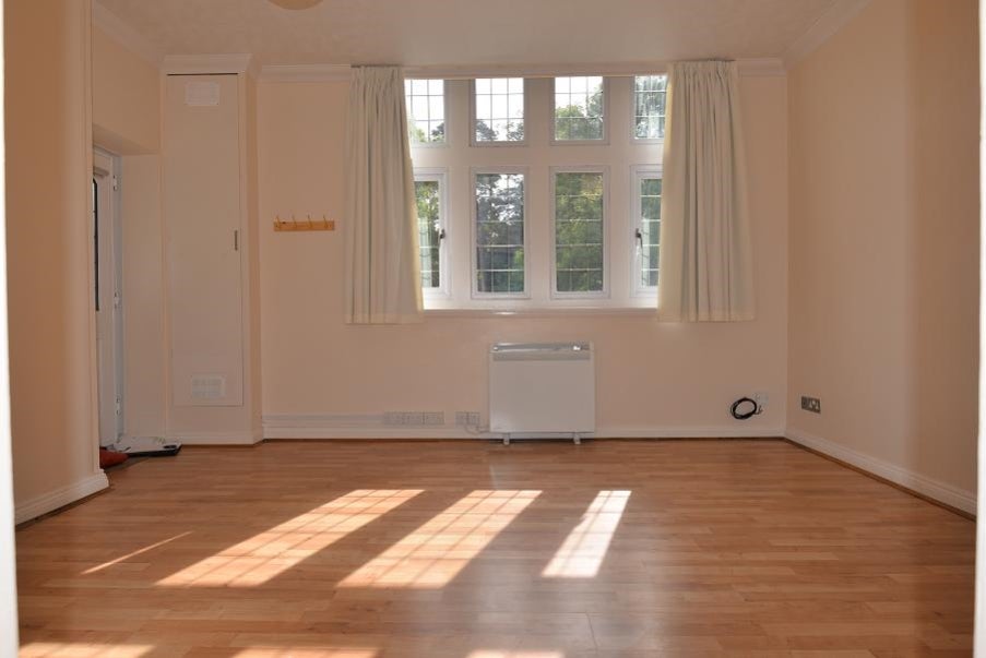 Flat Blewitt Court in Littlemore