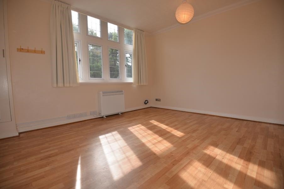 Flat Blewitt Court in Littlemore