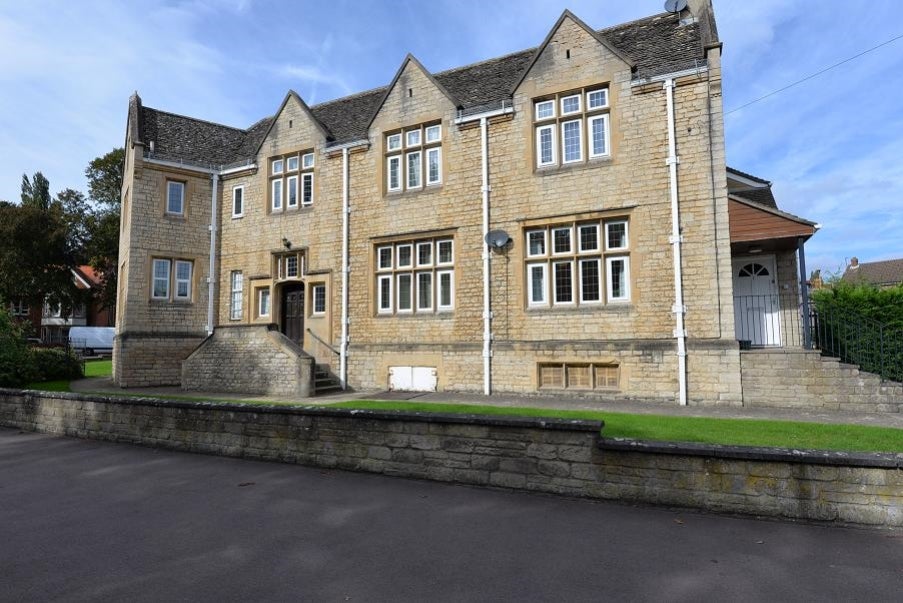 Flat Blewitt Court in Littlemore