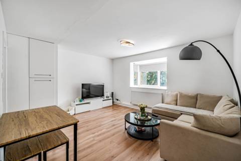 Flat Barham Road in London