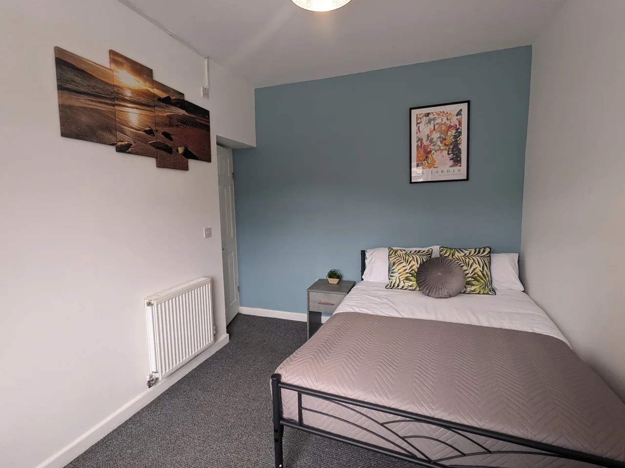 Room Walker Lane in Rotherham