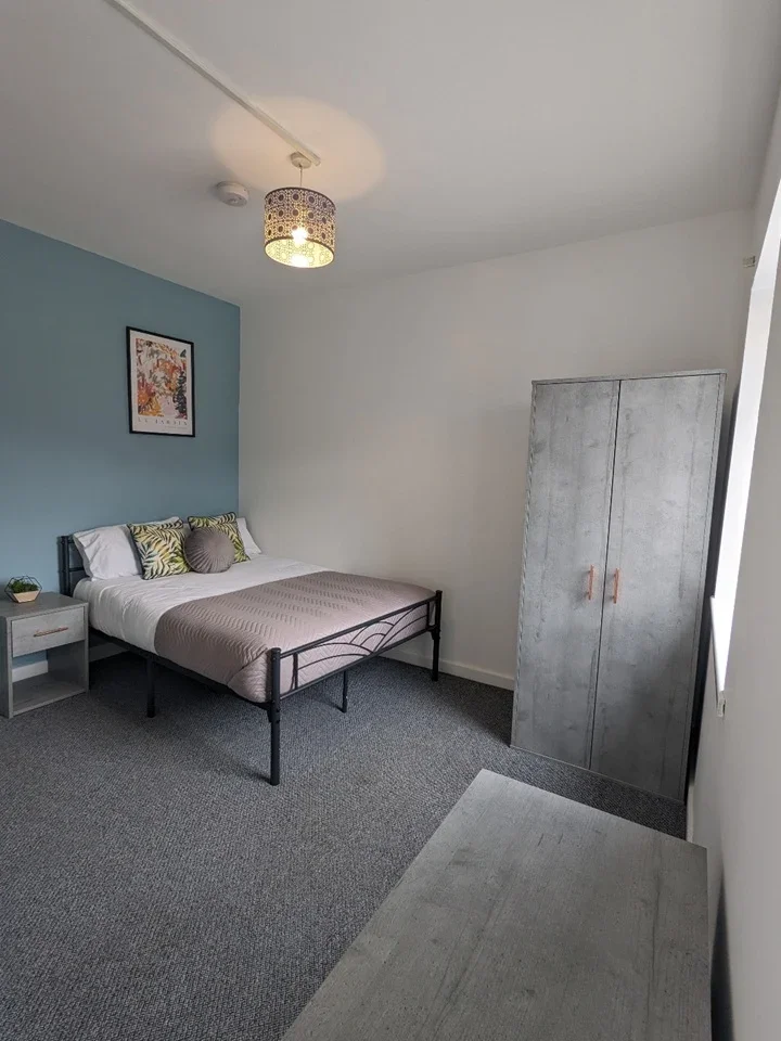 Room Walker Lane in Rotherham