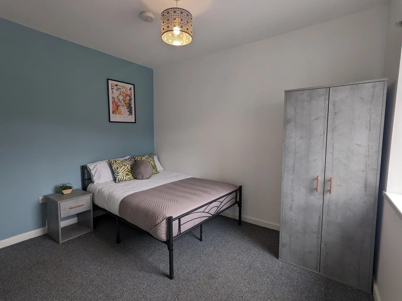 Room Walker Lane in Rotherham
