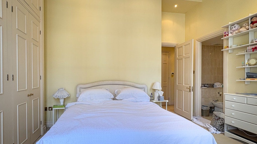 Flat Hyde Park Square in City of Westminster