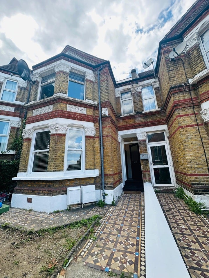 Flat Griffin Road in Greater London