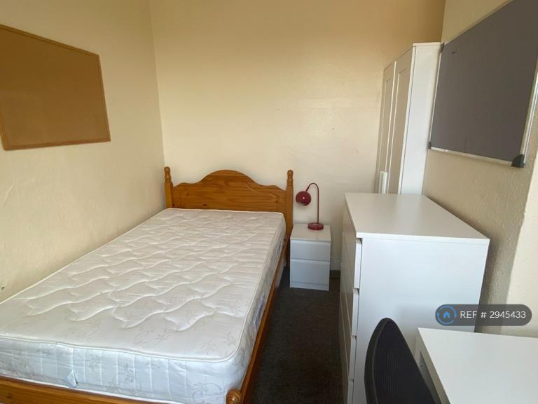 Room Loyd Road in Northampton