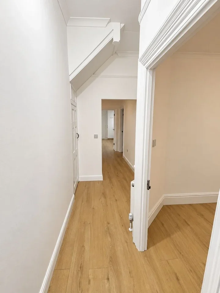 Flat Belmont Road in Greater London