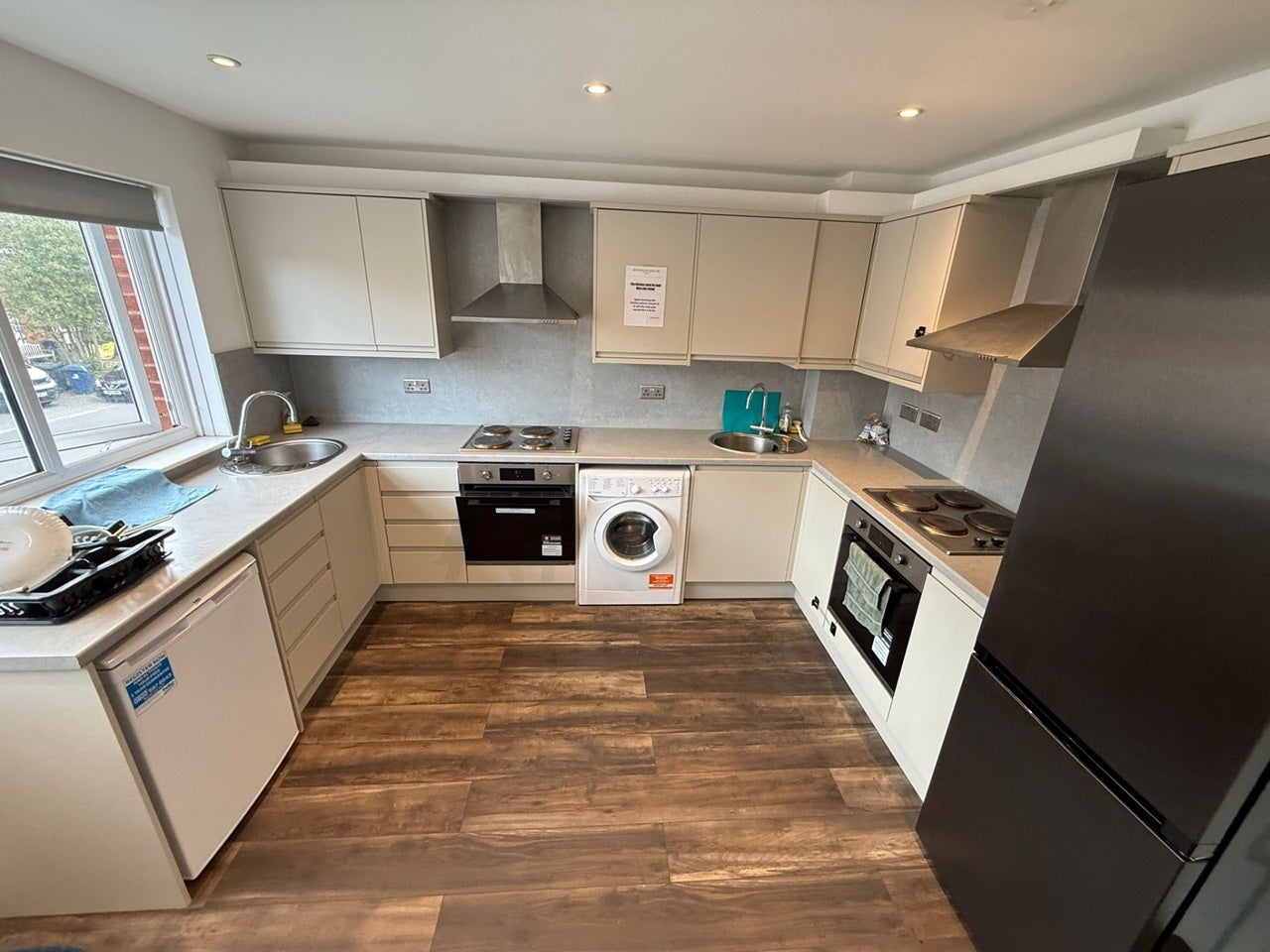 Flat Matthews Road in Greater London