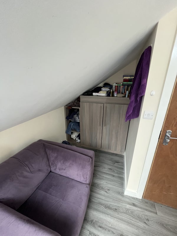Room Lees Hall Crescent in Manchester