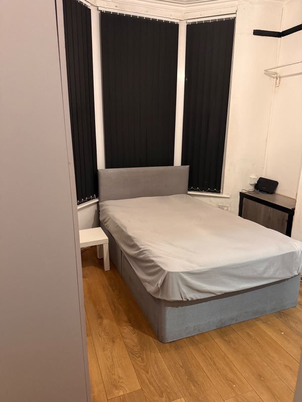 Room Ingrow Road in Liverpool