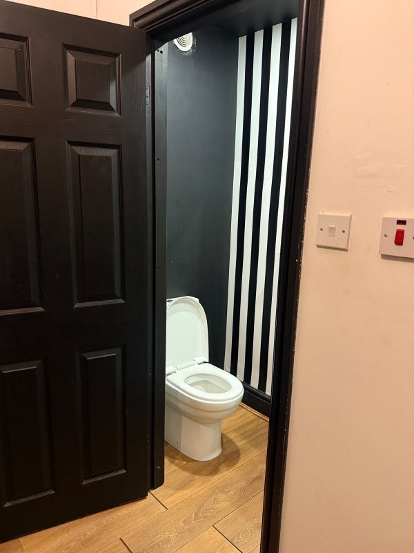 Room Ingrow Road in Liverpool