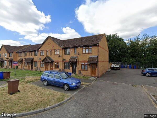 Flat Sycamore Close in Tilbury
