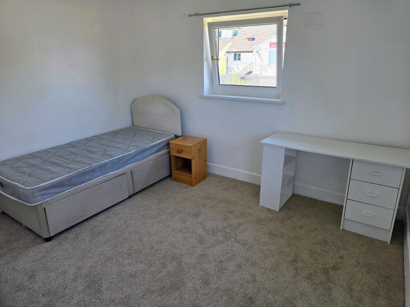 Room Bowden Wood Road in Sheffield