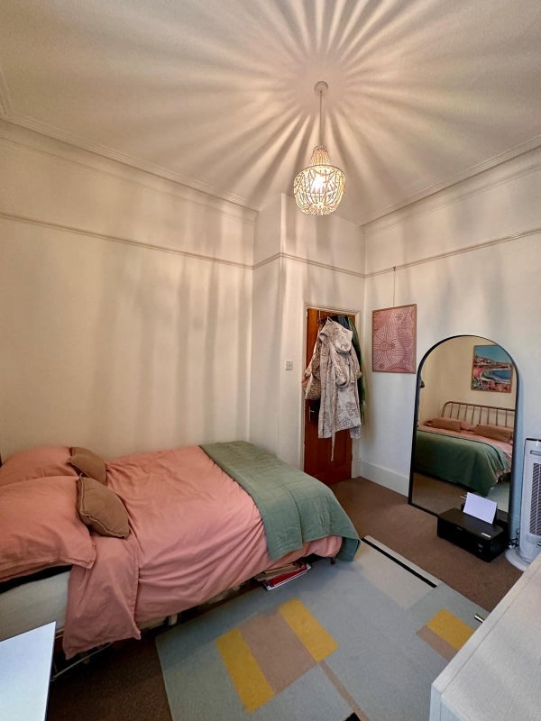 Room Stanstead Road in Greater London