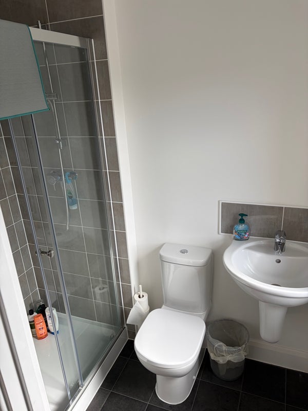 Room Daisy Bank Drive in Telford