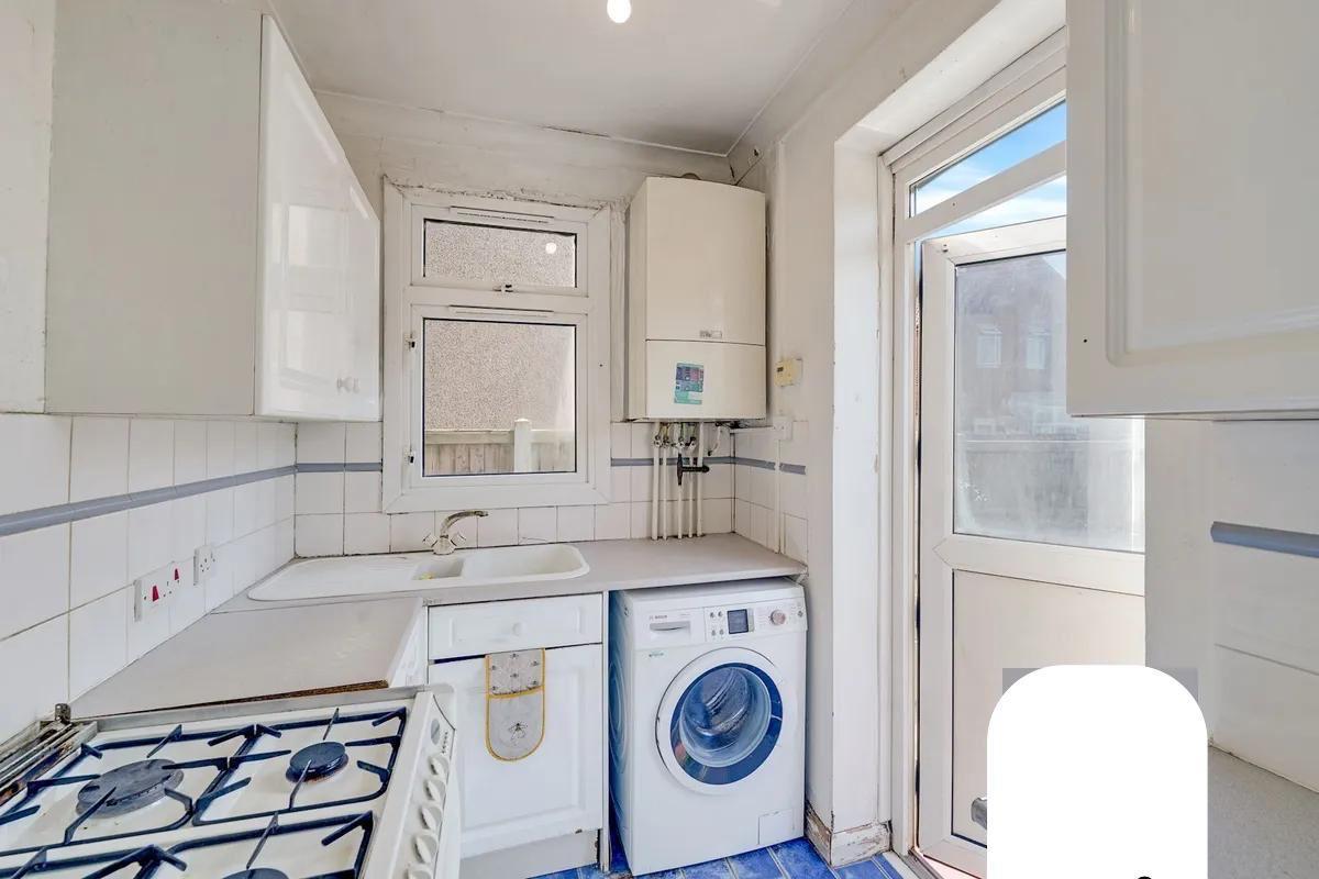 Flat Finnymore Road in Greater London