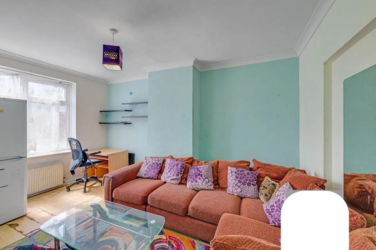 Flat Finnymore Road in Greater London