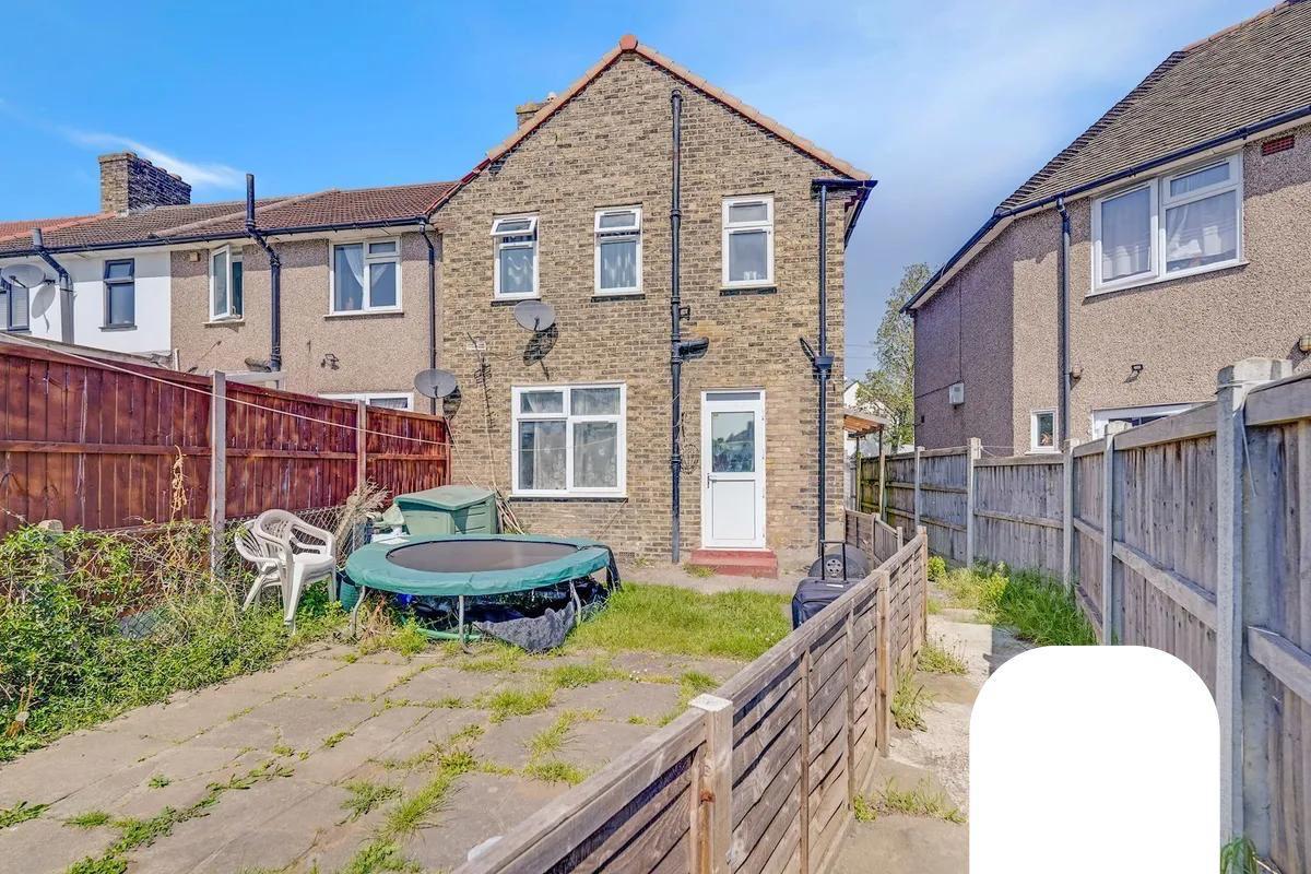 Flat Finnymore Road in Greater London