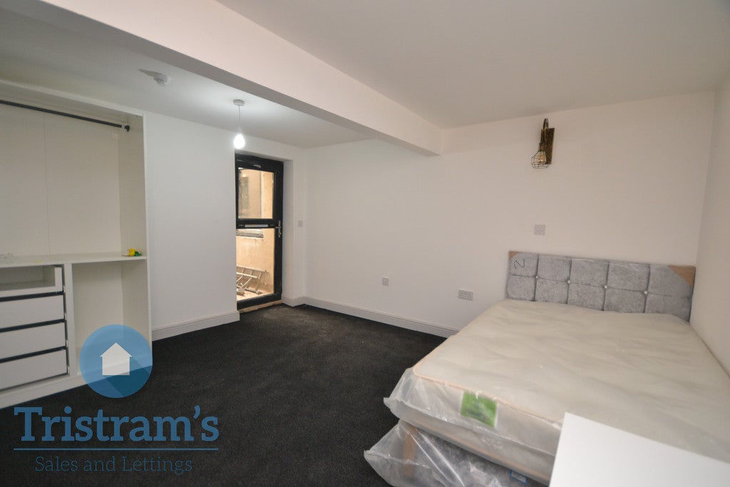 Room Bulwer Road in Nottingham