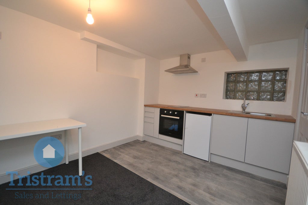 Room Bulwer Road in Nottingham