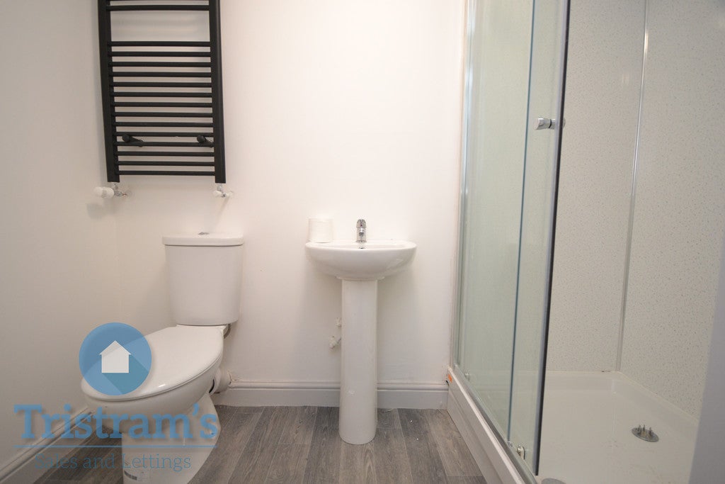 Room Bulwer Road in Nottingham