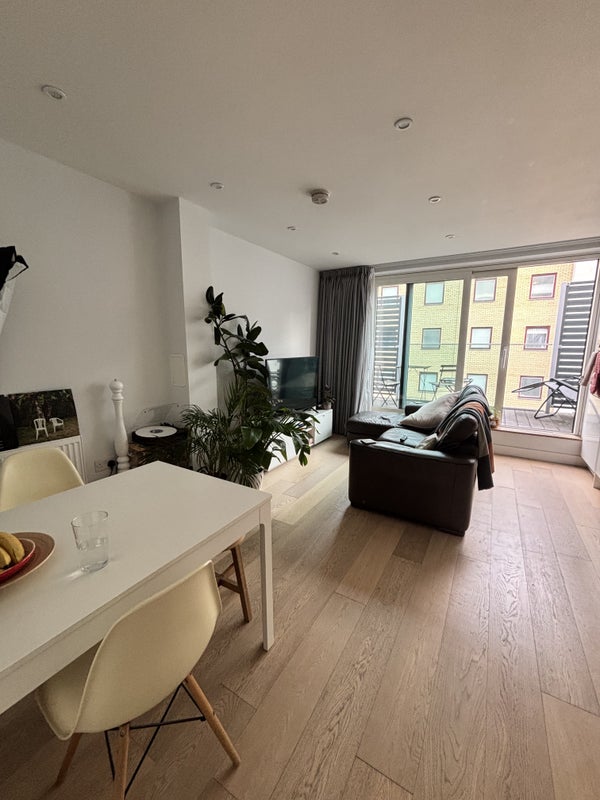 Flat Blackfriars Road in Greater London