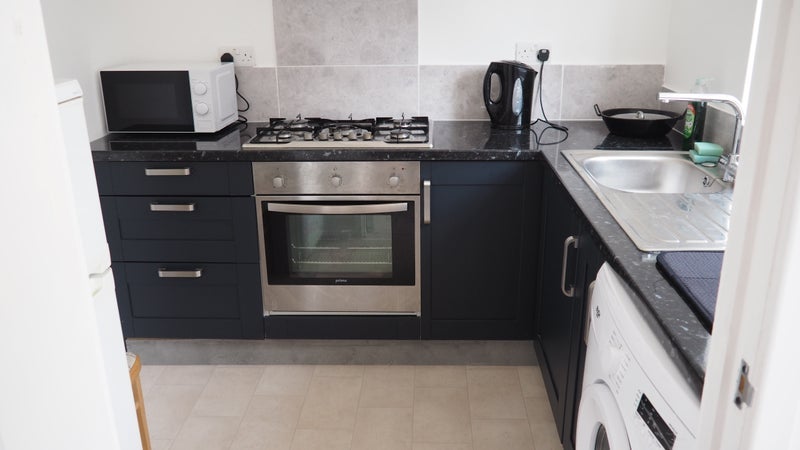 Flat Carr Manor Grove in Leeds