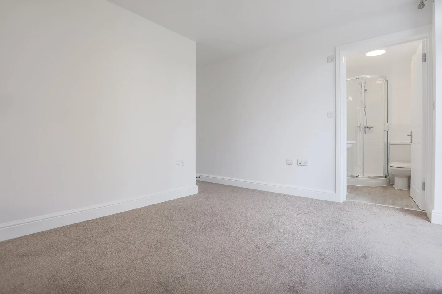 Flat Ellis Close in Greater London