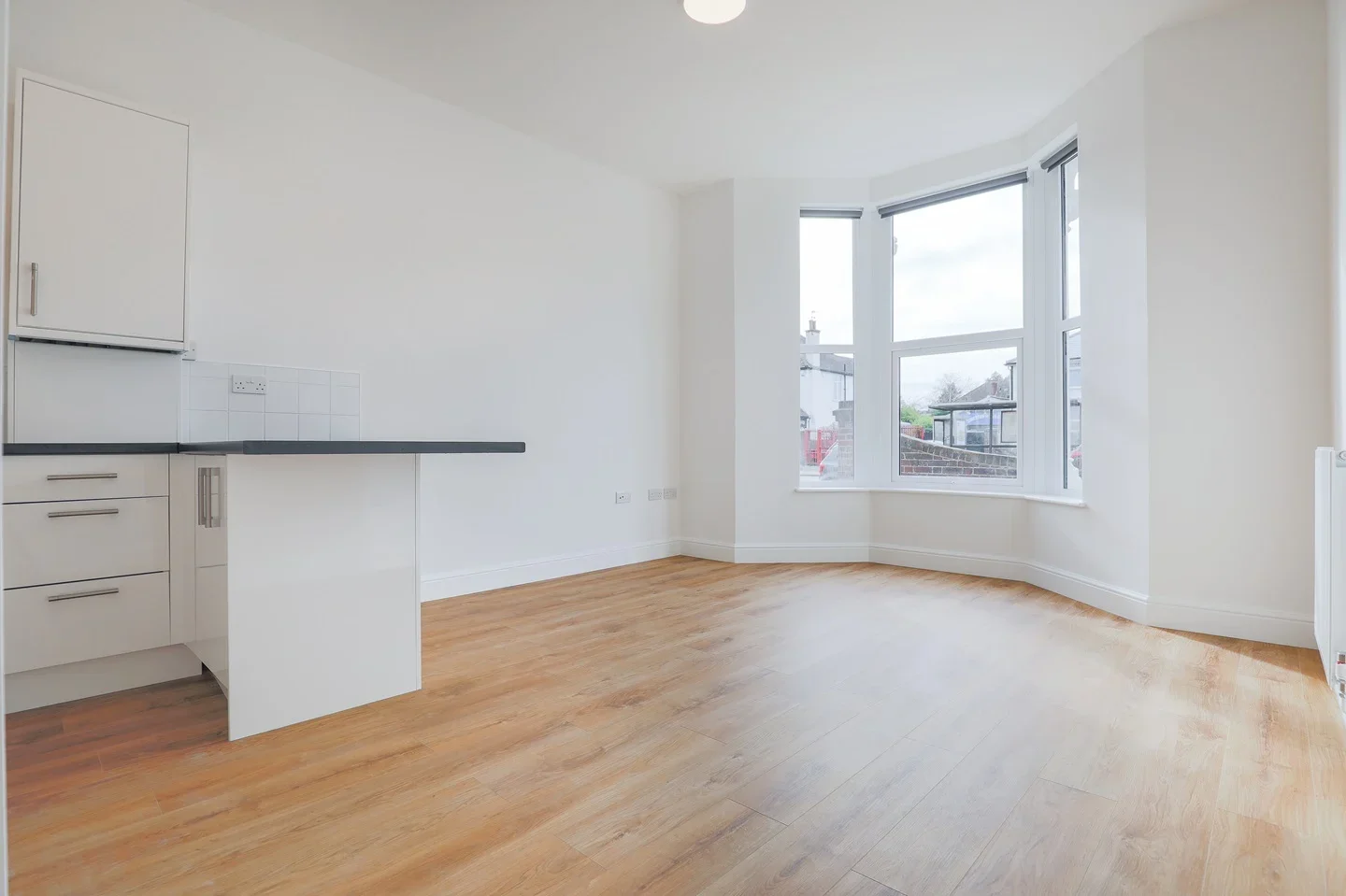 Flat Ellis Close in Greater London
