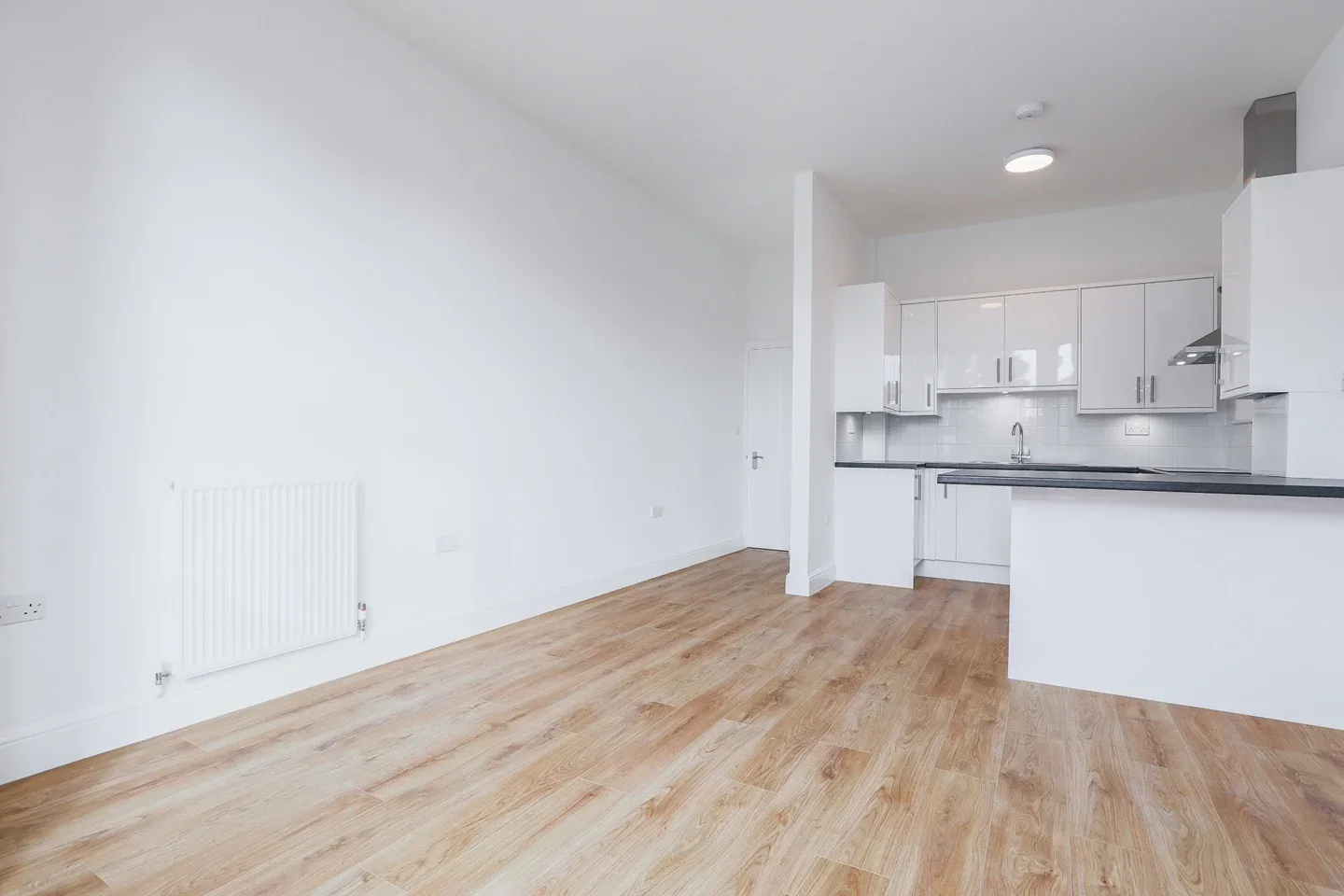 Flat Ellis Close in Greater London