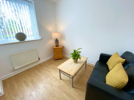 Flat Lauderdale Crescent in Manchester