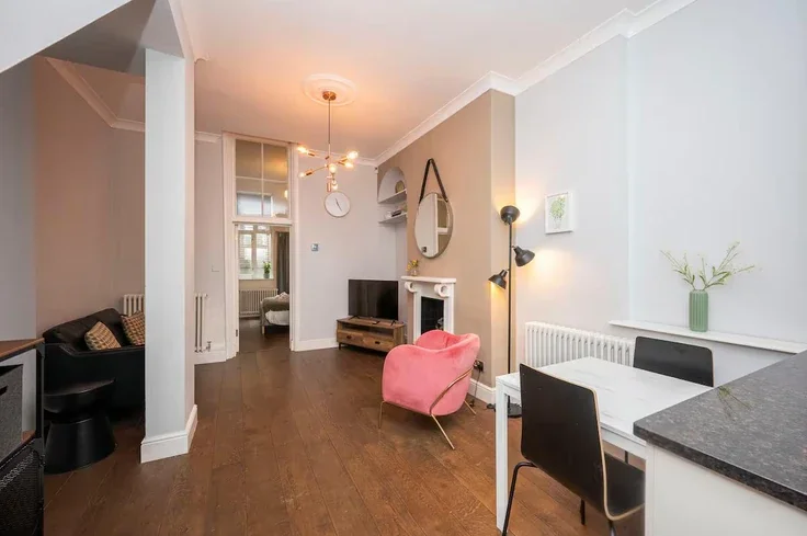 Flat Upper Street in Greater London