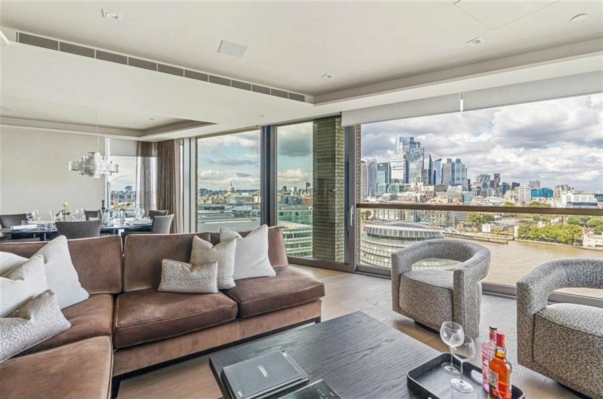 Flat Crown Court in City of London