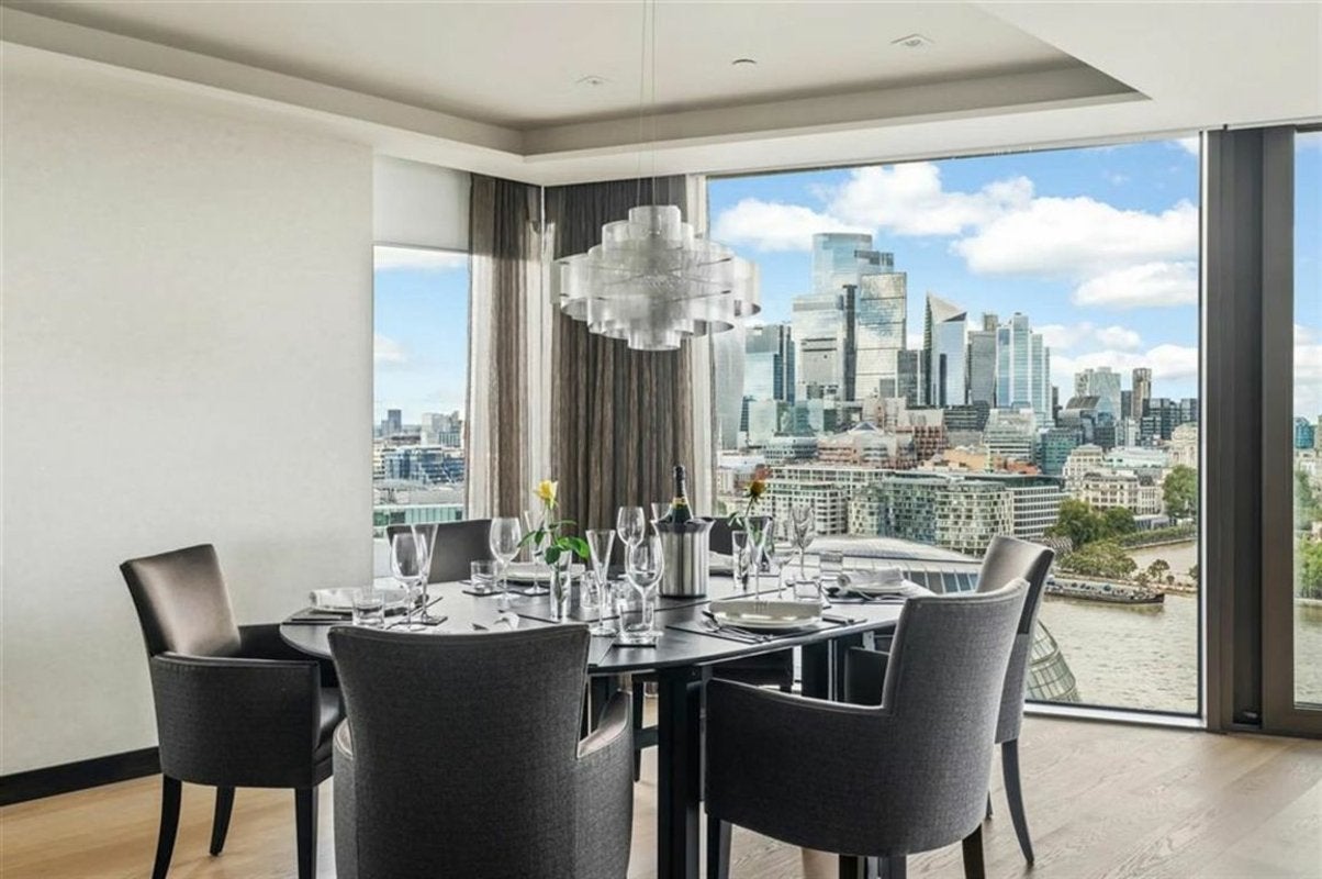 Flat Crown Court in City of London
