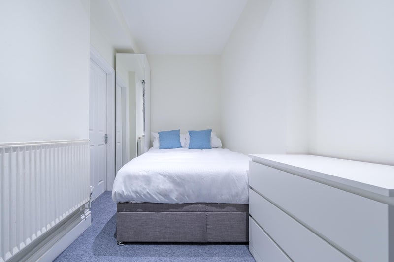 Flat Shinfield Street in Greater London