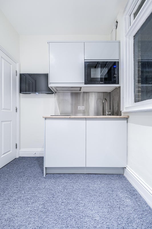 Flat Shinfield Street in Greater London