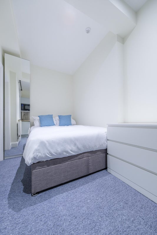 Flat Shinfield Street in Greater London