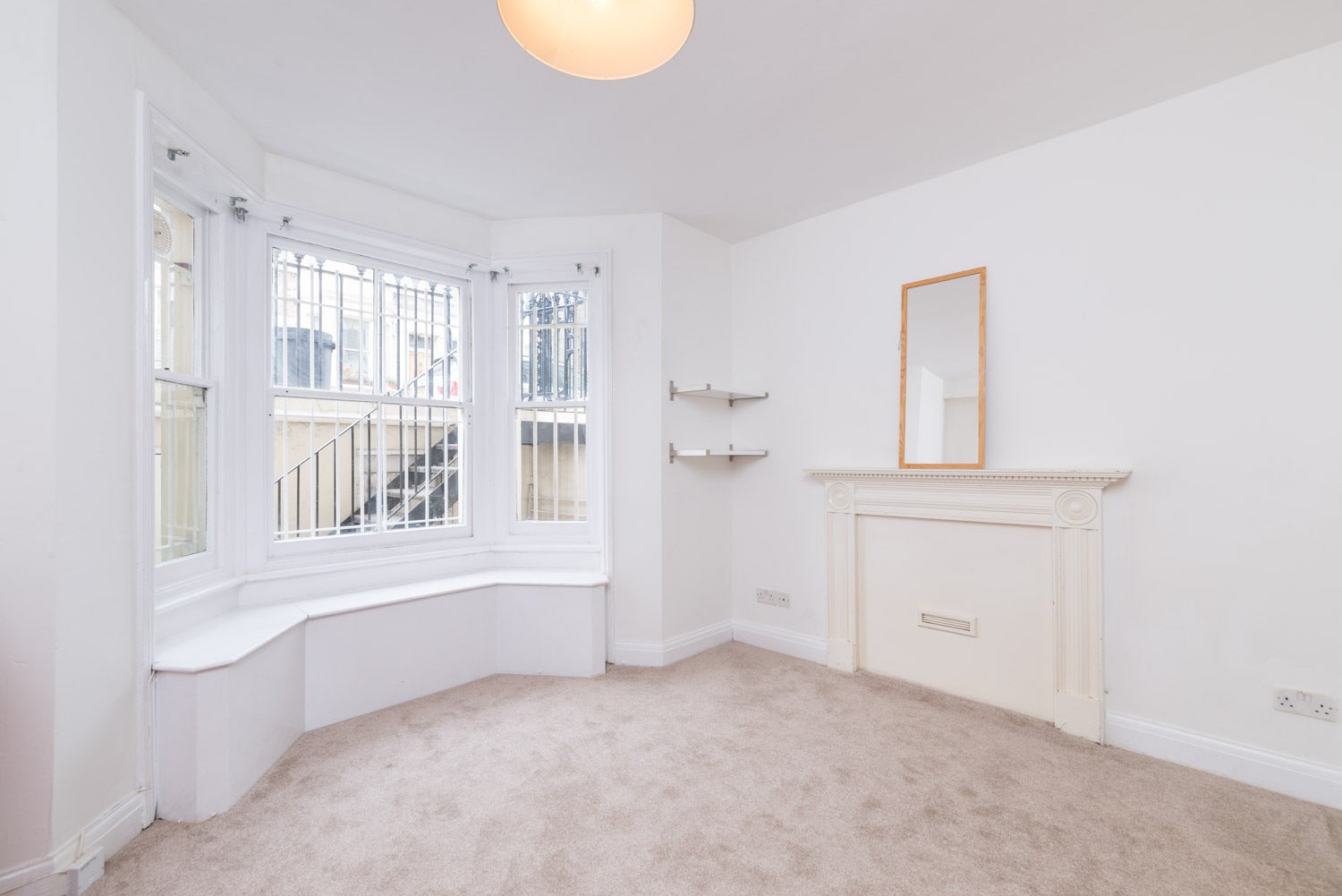 Flat Hildyard Road in Greater London