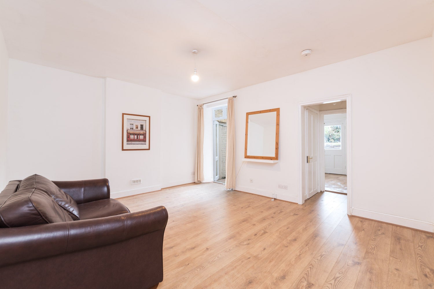 Flat Hildyard Road in Greater London
