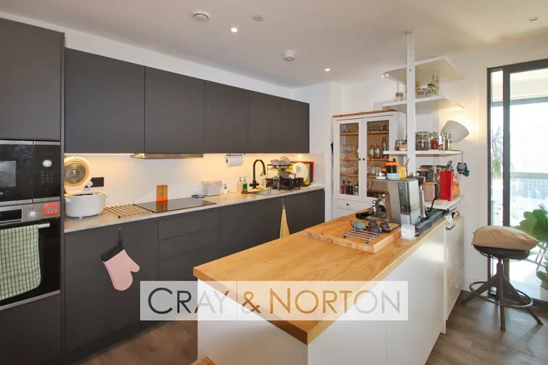 Flat Stroudley Walk in London