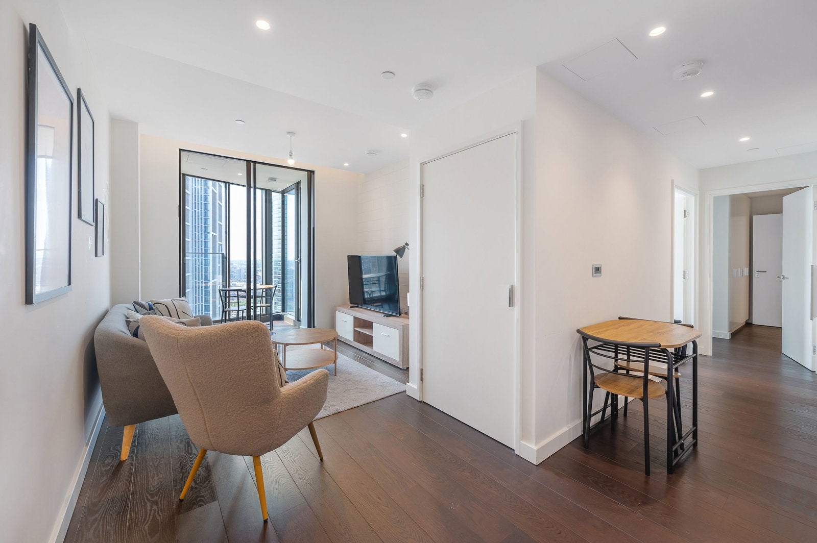 Flat Parry Street in Greater London