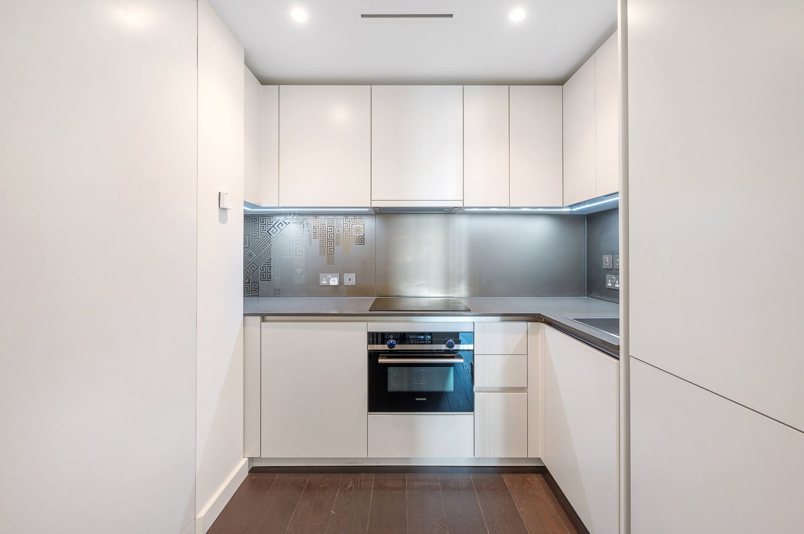 Flat Parry Street in Greater London