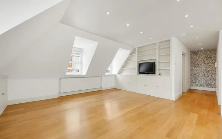 Flat Ixworth Place in Greater London