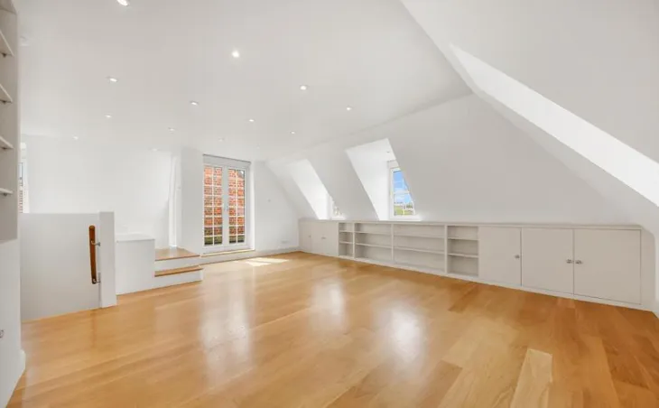 Flat Ixworth Place in Greater London