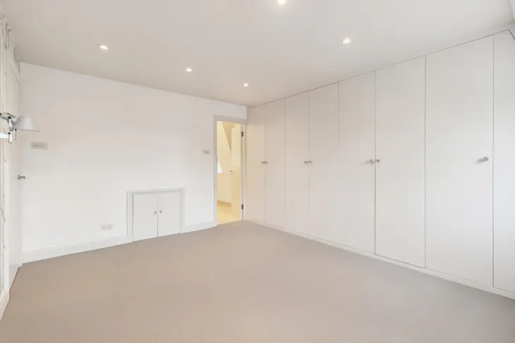 Flat Ixworth Place in Greater London