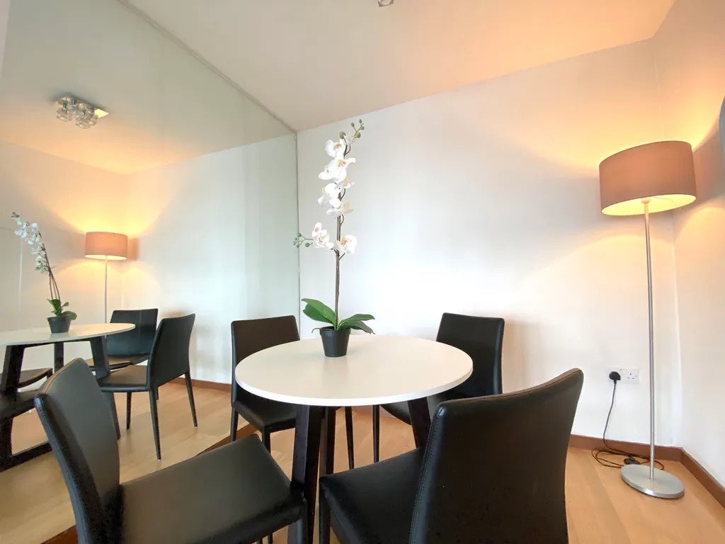 Flat Fairmont Avenue in Greater London