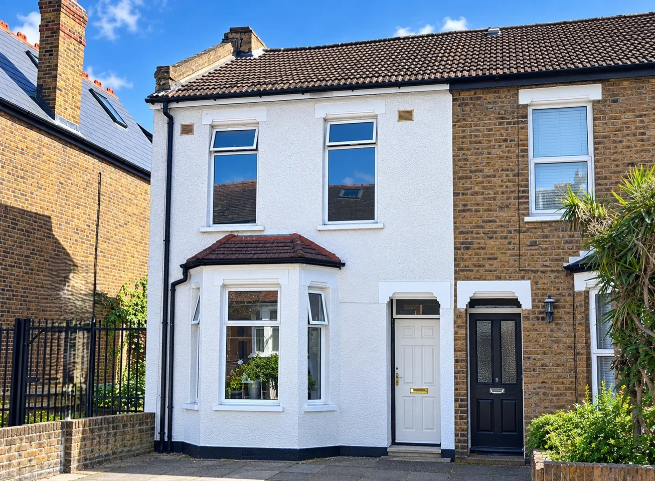 House Oaklands Road in Greater London